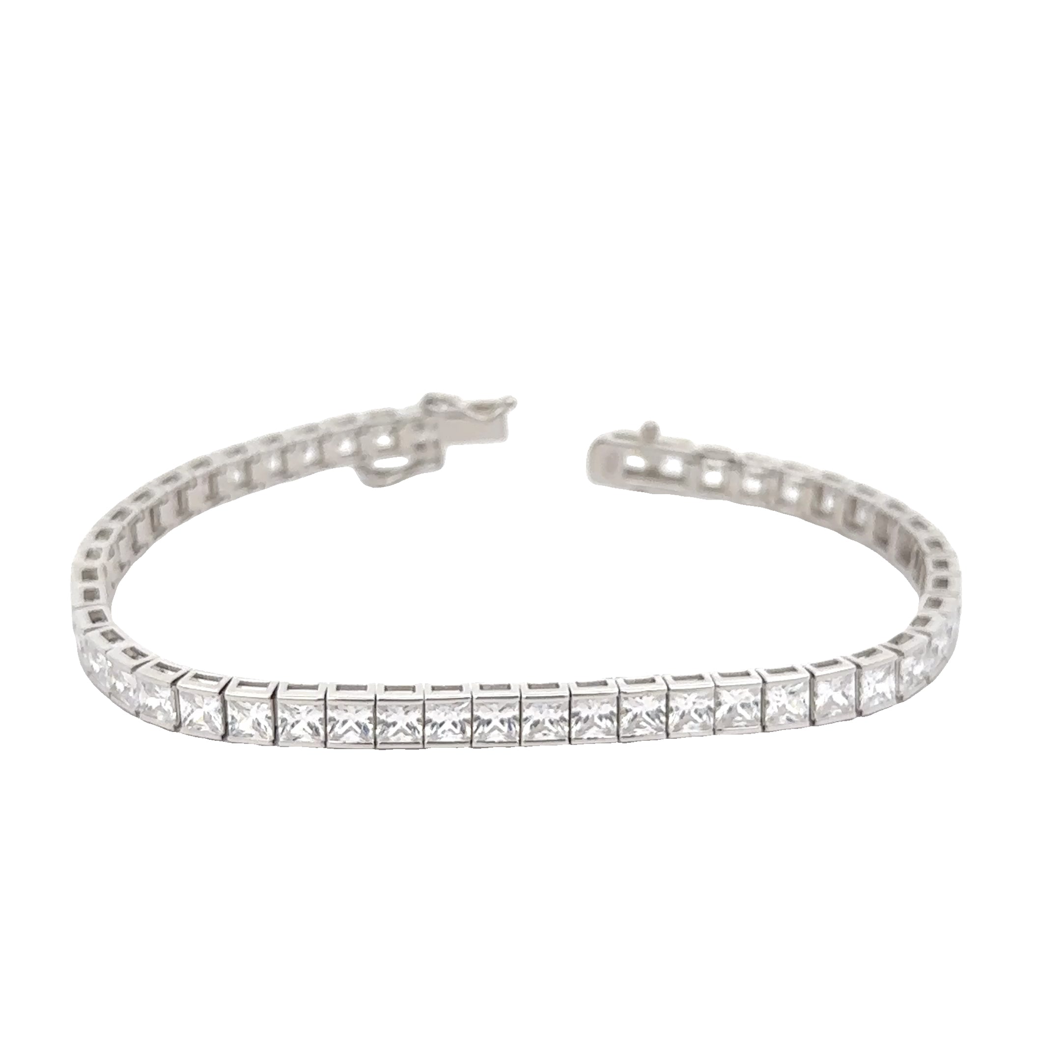 SOPHISTICATED SILVER TENNIS BRACELET WITH SHIMMERING STONES