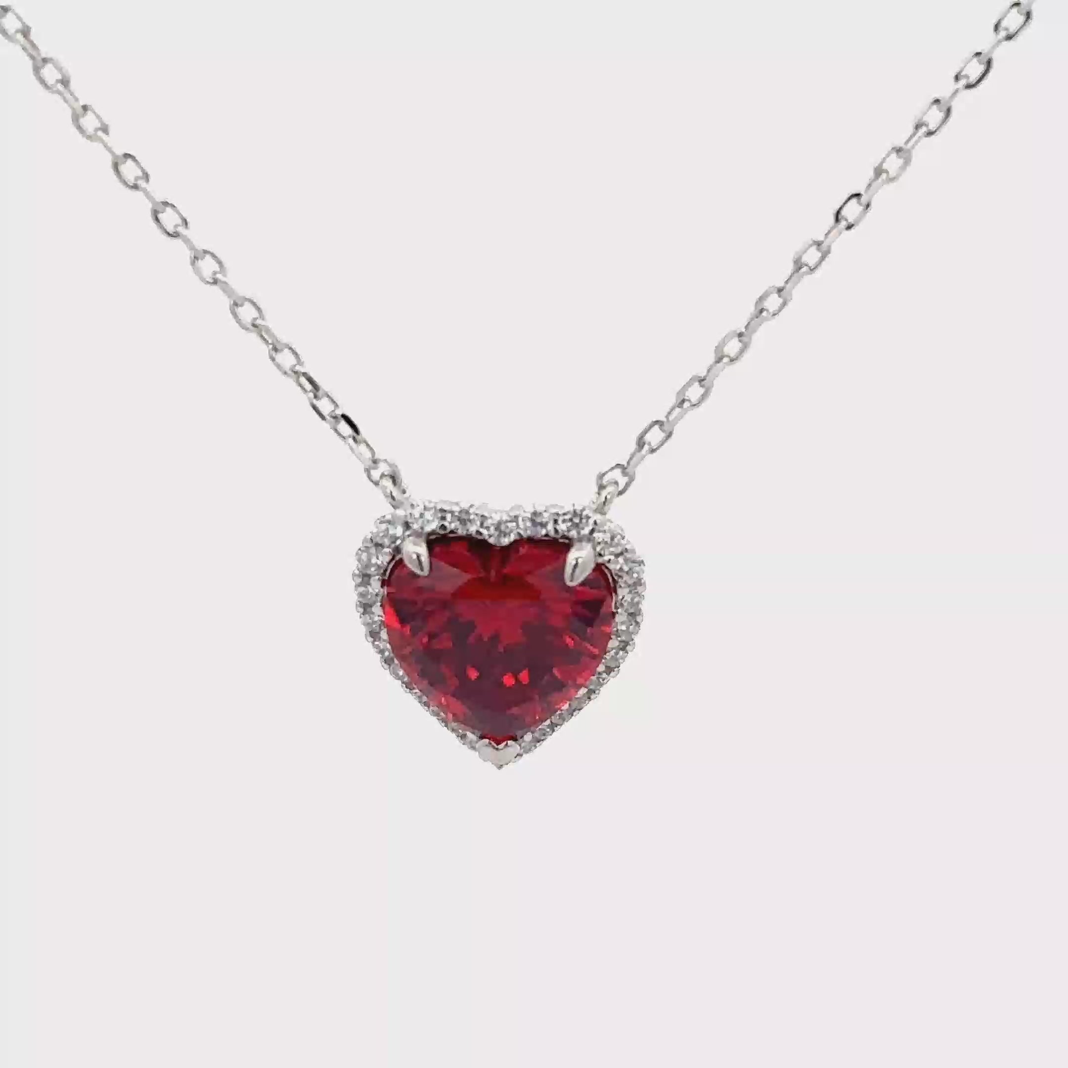 HEART-SHAPED PENDANT NECKLACE